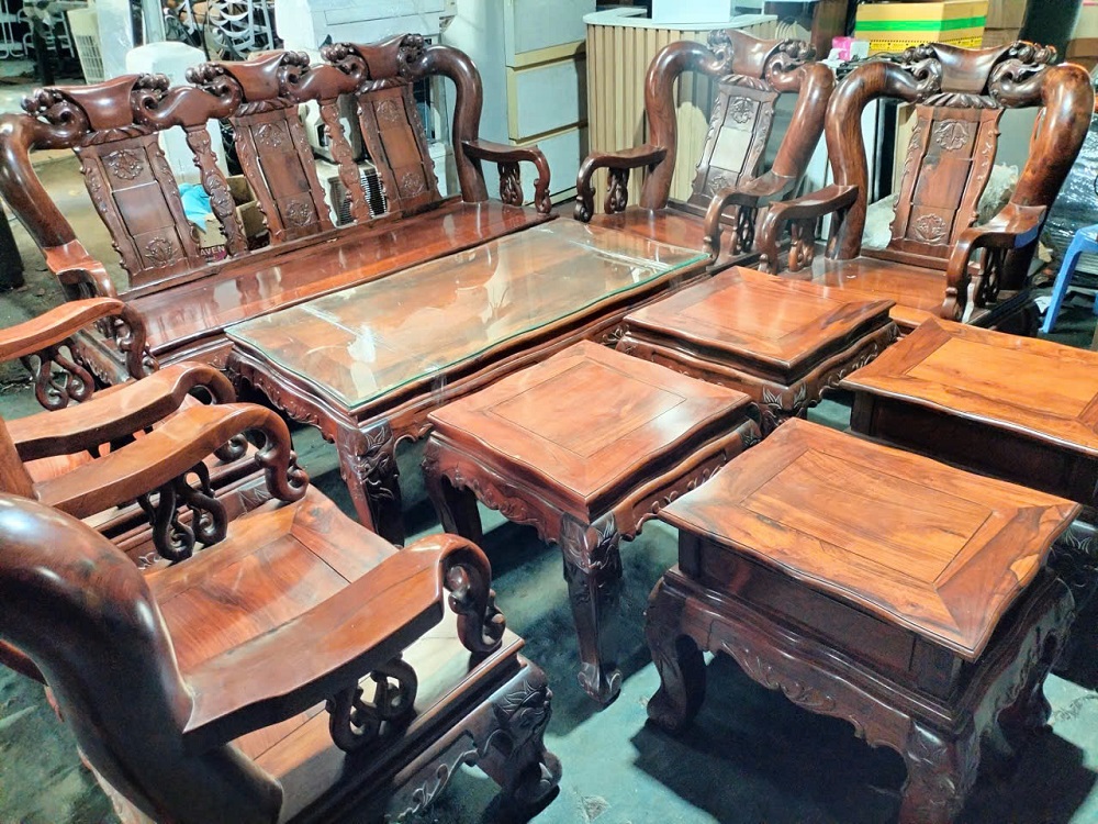 Hình ảnh thu mua bộ bàn ghế 10 món cao cấp tại nhà khách quận 1