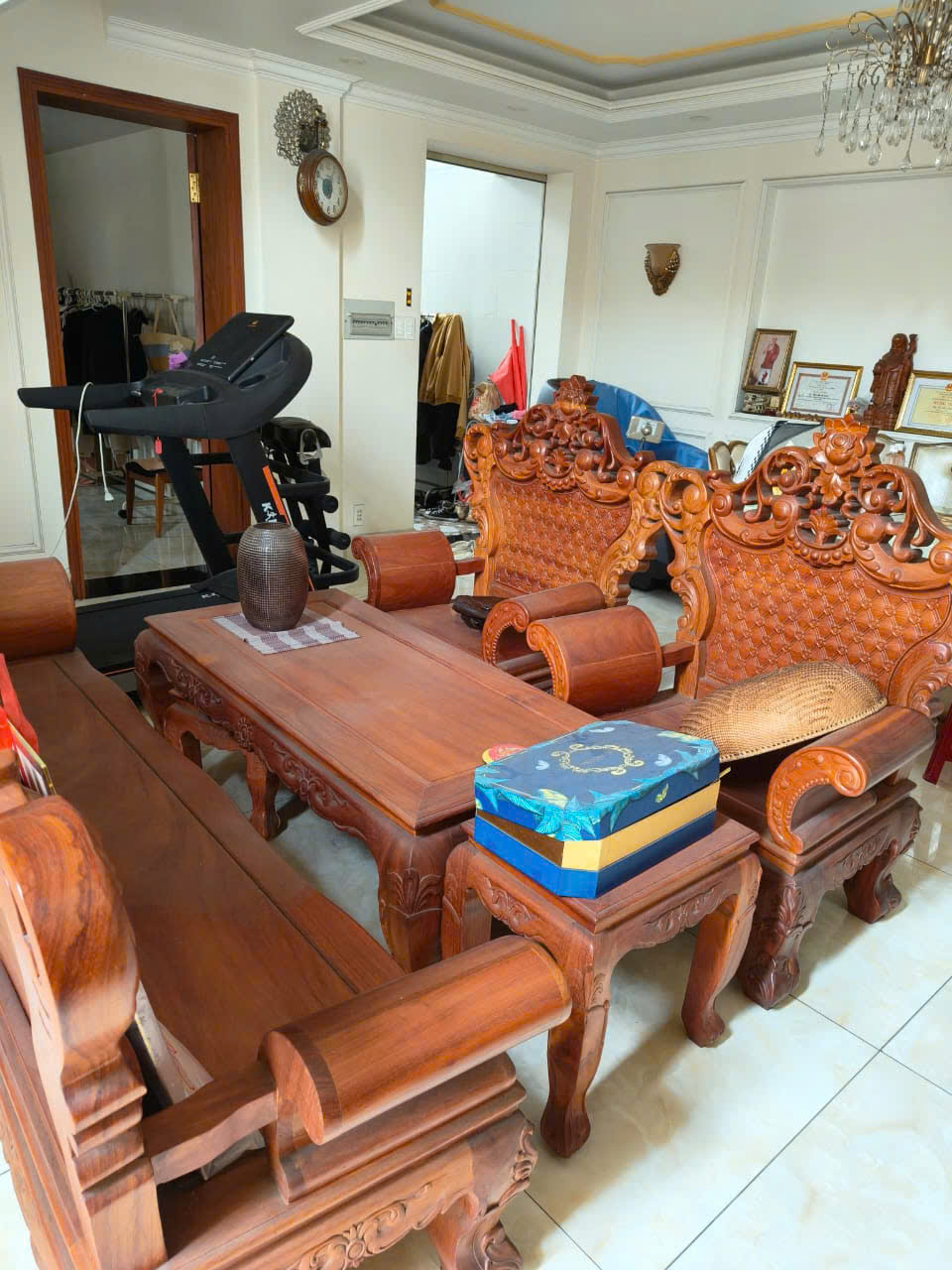 Ảnh thu mua bộ bàn ghế gỗ phòng khách