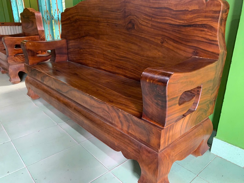 Ảnh thu mua bộ salon gỗ nguyên khối