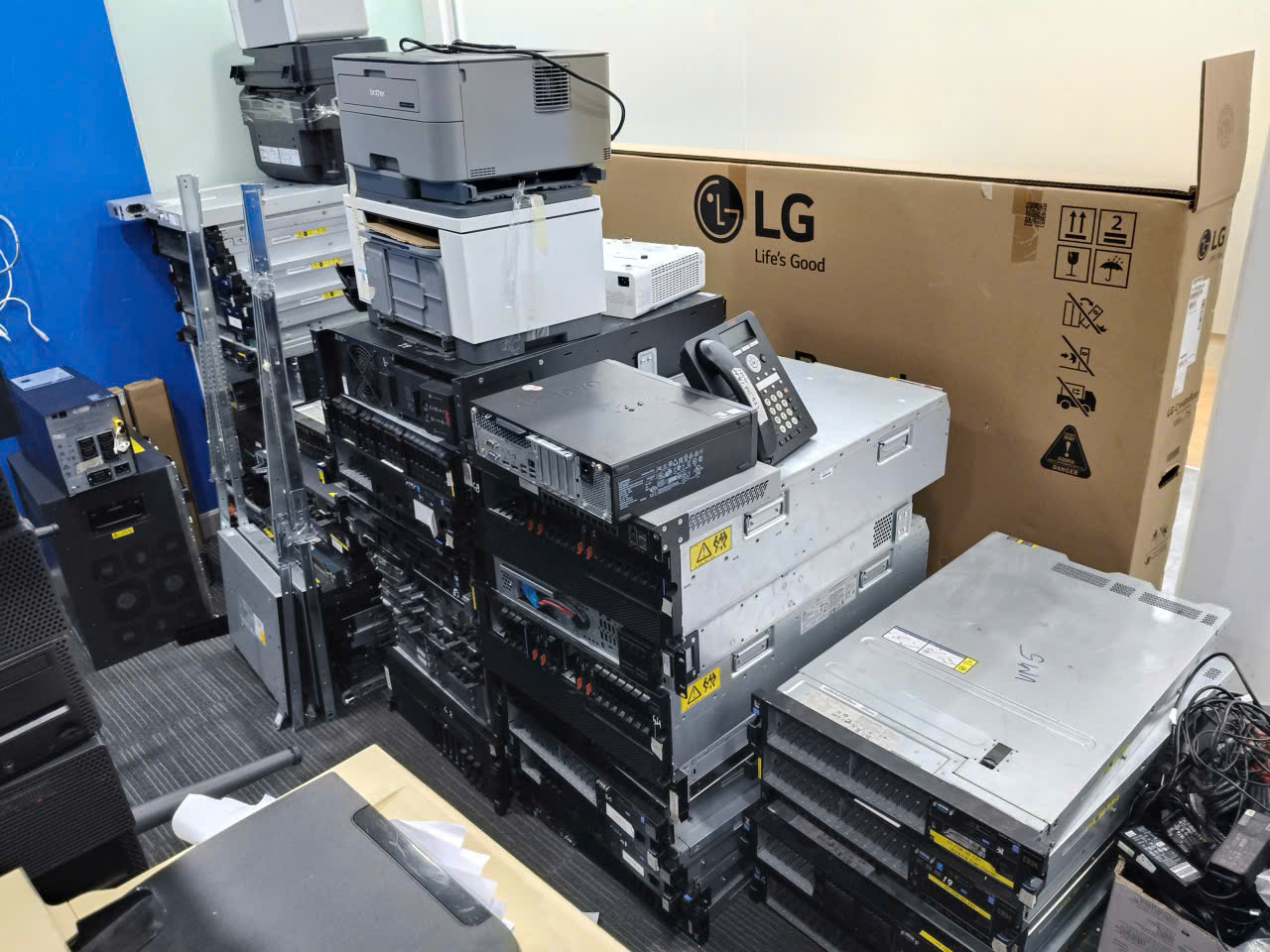 Ảnh thu mua máy chủ server số lượng tại HCM