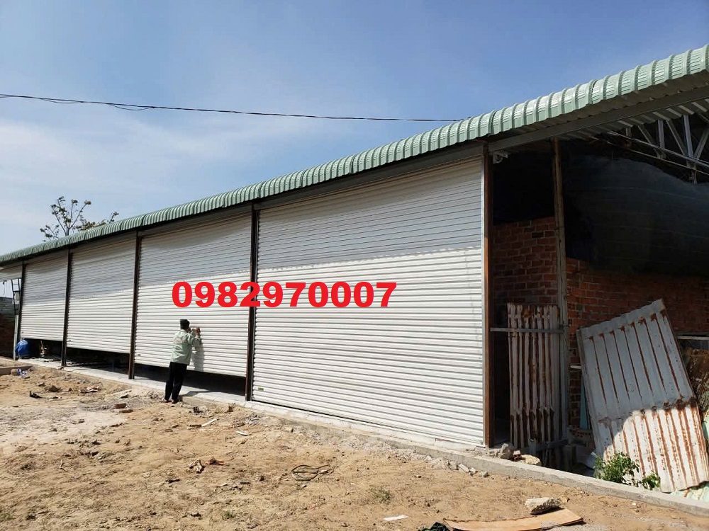 Hình ảnh cửa cuốn cũ trước khi thu mua tại nhà khách hàng