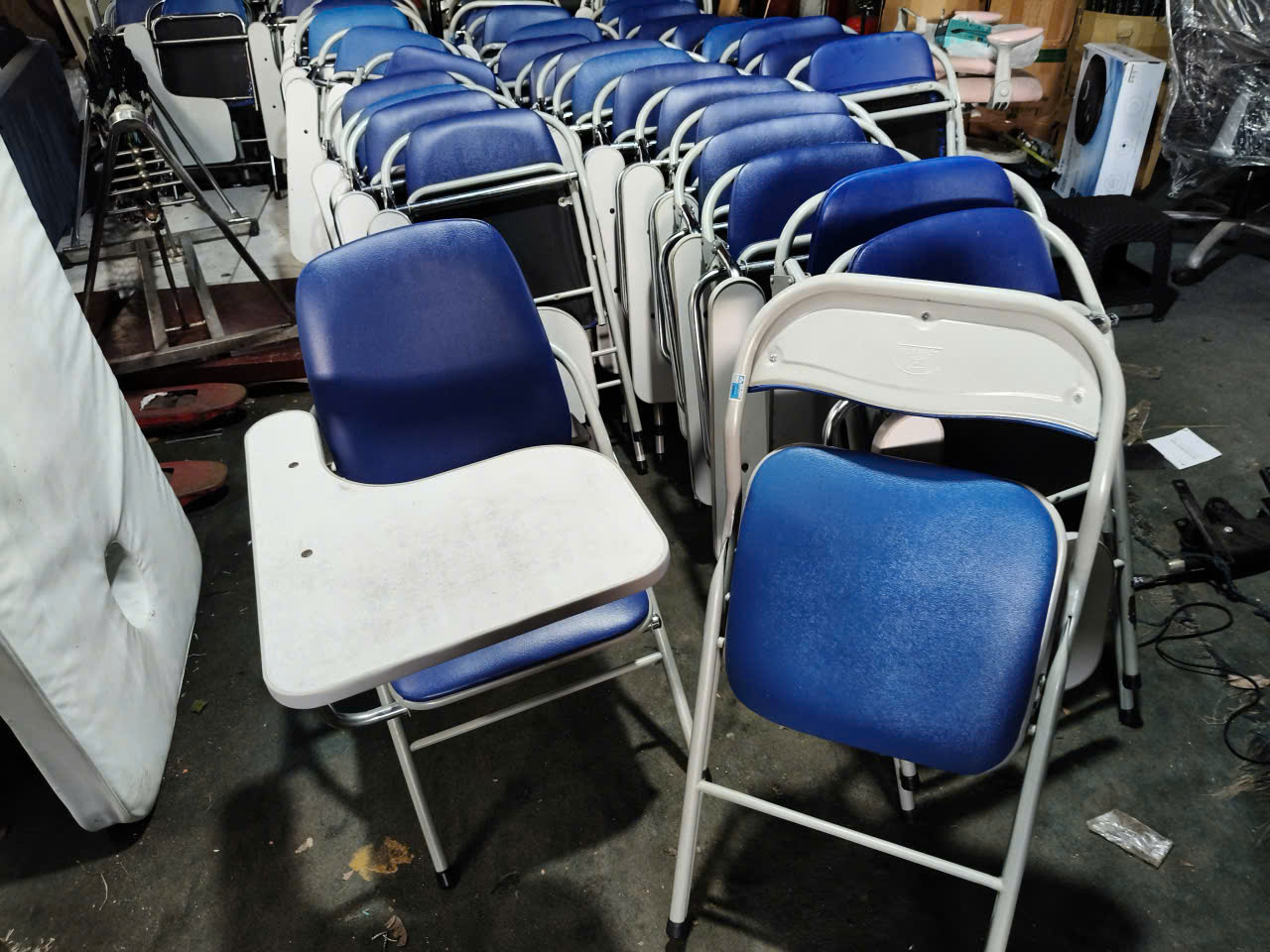 ảnh chụp thực tế ghế thanh lý tại kho