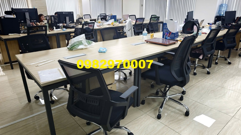 Ảnh thu mua nội thất văn phòng trọn gói tại công ty quận 7