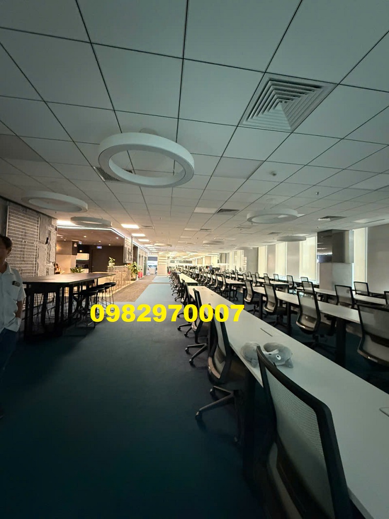 Ảnh thu mua bàn ghế văn phòng số lượng lớn tại TPHCM