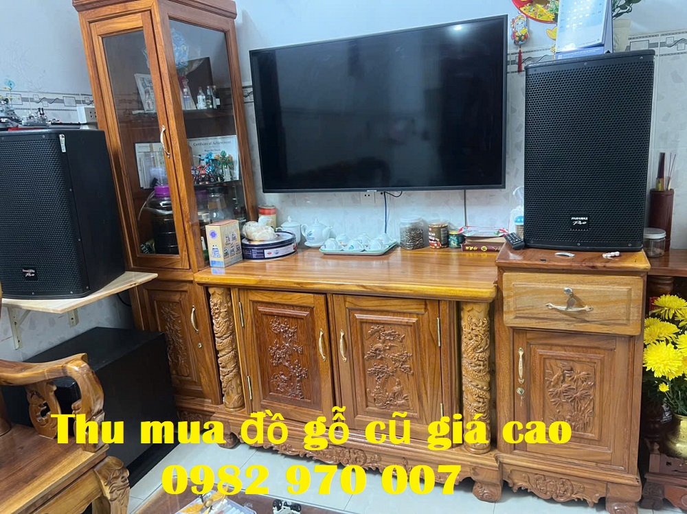 ảnh thu mua kệ tivi gỗ tại quận 3