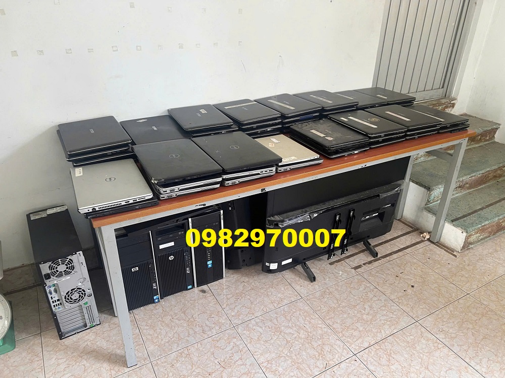 ảnh chụp thật thu mua laptop cũ hư hỏng tại văn phòng