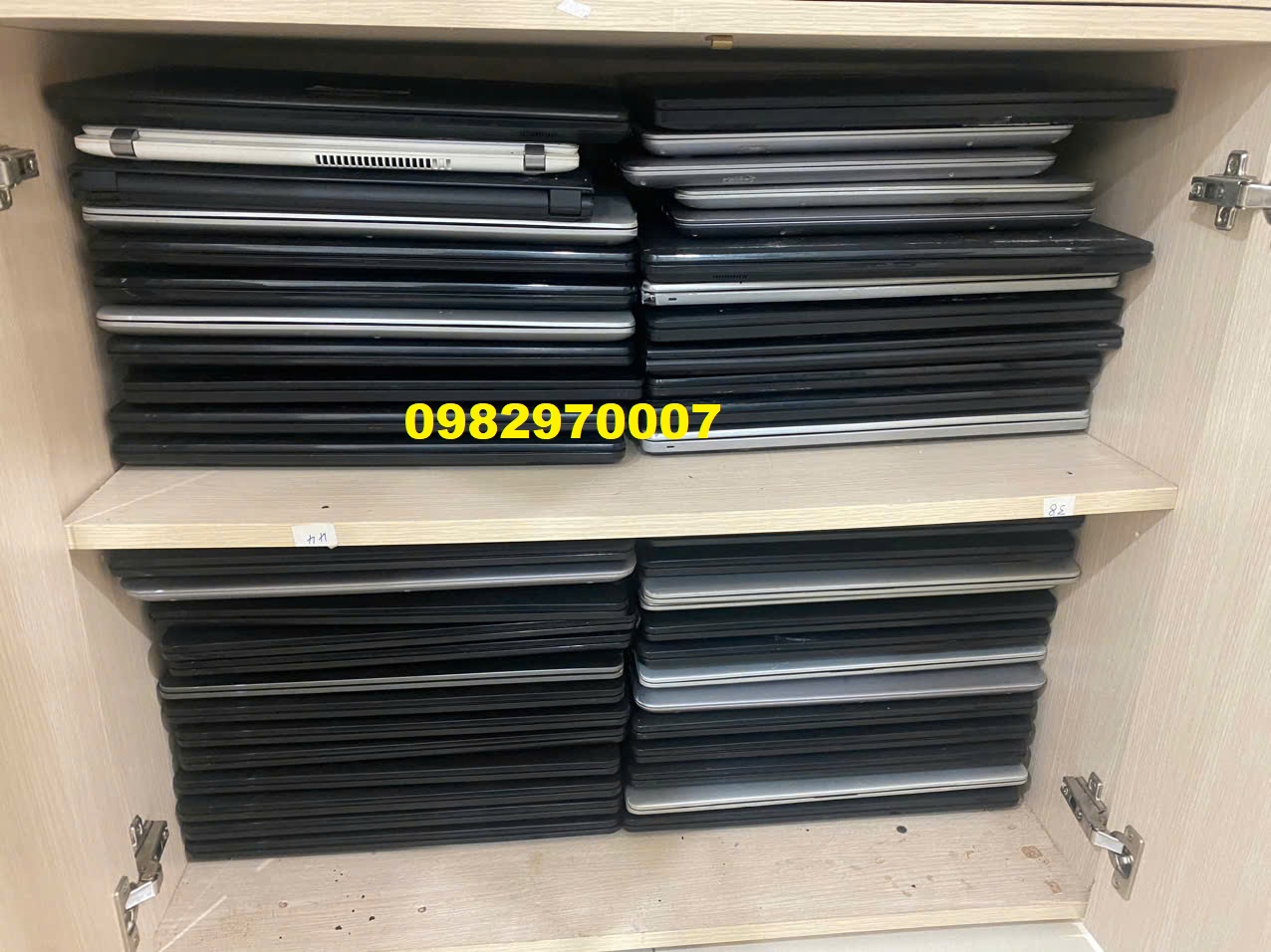 Ảnh thu mua laptop cũ hư hỏng giá cao tại văn phòng quận 1