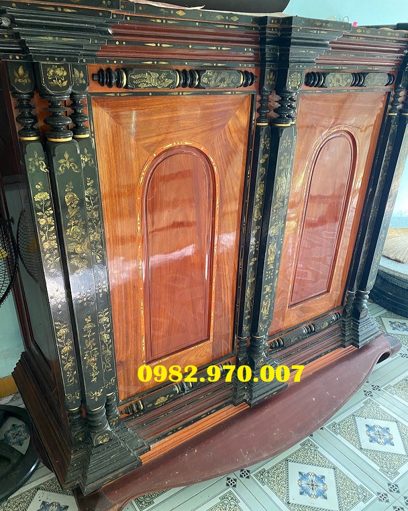 ảnh thu mua tủ thờ gỗ xưa tại nhà khách hàng
