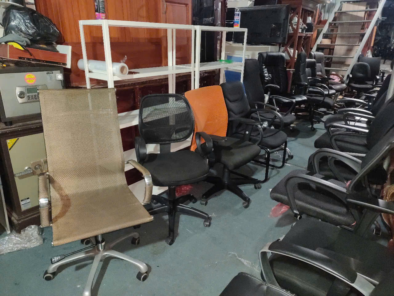 Cửa hàng mua bán thanh lý ghế văn phòng cũ giá rẻ uy tín chất lượng tại TPHCM