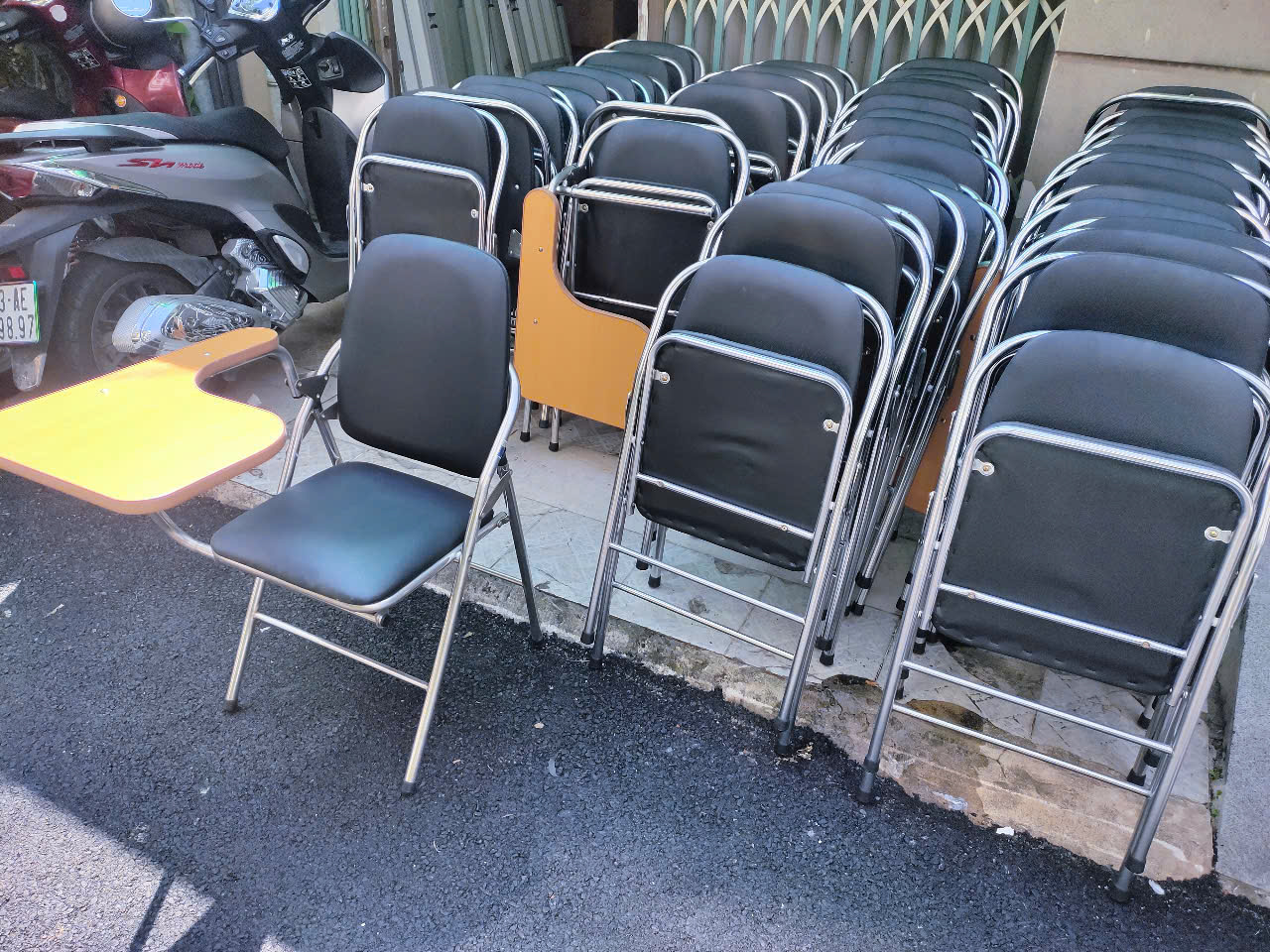 Hình ảnh ghế xếp liền bàn học sinh thanh lý tại TPHCM của THANH LÝ TỐT