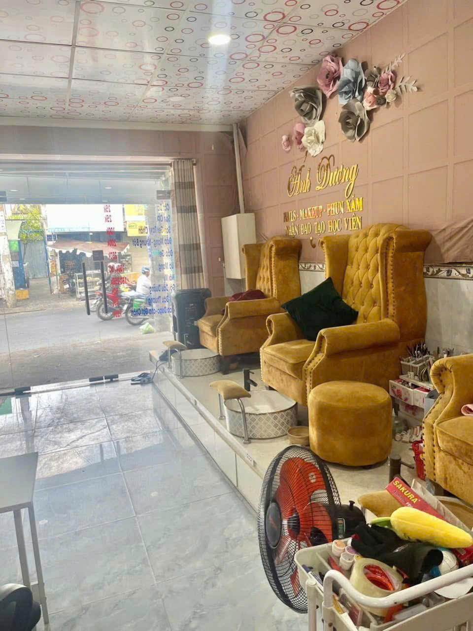 Hình ảnh thực tế ghế làm nail cũ tại Thanh Lý Tốt