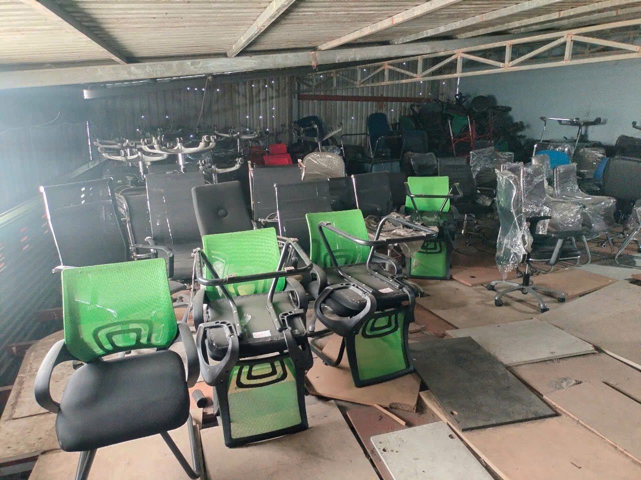 Hình ảnh thực tế kho ghế xoay văn phòng cũ TPHCM của Thanh Lý Tốt