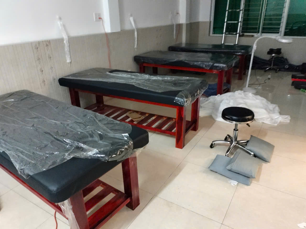 Hình ảnh thực tế thanh lý thu mua giường spa cũ tại nhà khách hàng ở Quận 1 TPHCM