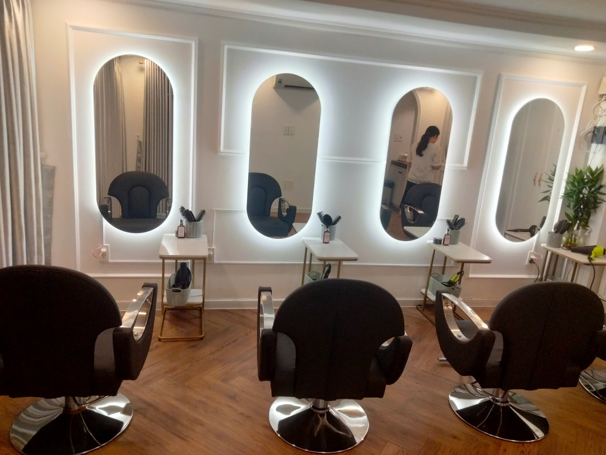 Hình ảnh thu mua  ghế cắt tóc cũ tại Salon tóc ở TPHCM của Thanh Lý Tốt