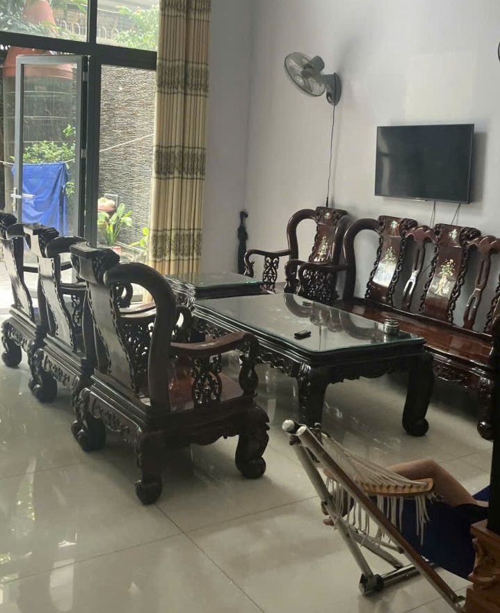 Hình ảnh thu mua bộ salon gỗ cũ Gia Đình ở Hà Nội