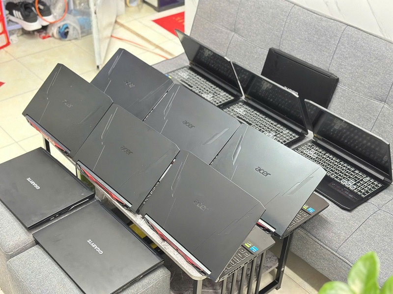Hình ảnh thu mua laptop cũ tại công ty thanh lý ở TPHCM