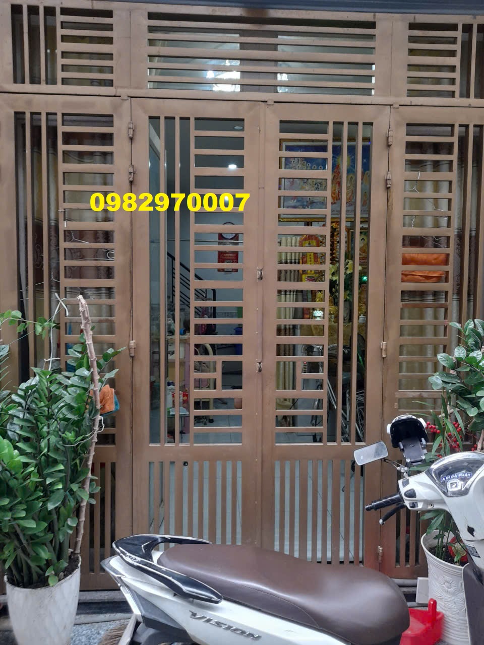 Hình ảnh thu mua cửa sắt cũ tại nhà dân
