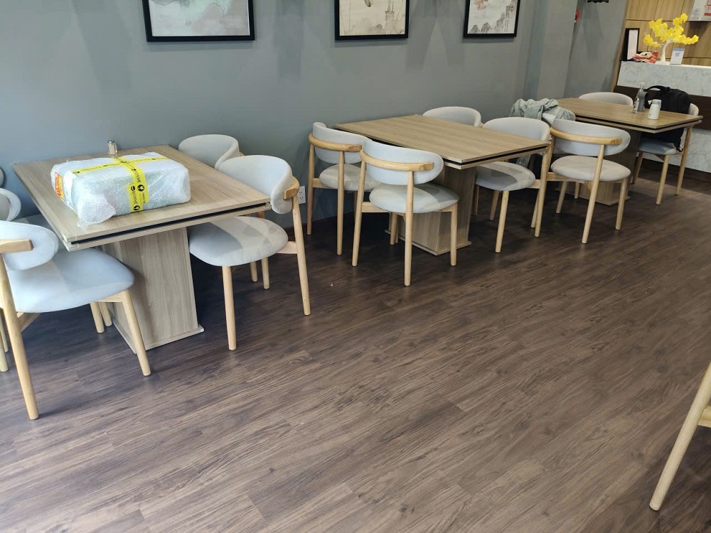 Hình ảnh thu mua bàn ghế nhà hàng quán ăn tại quận 1