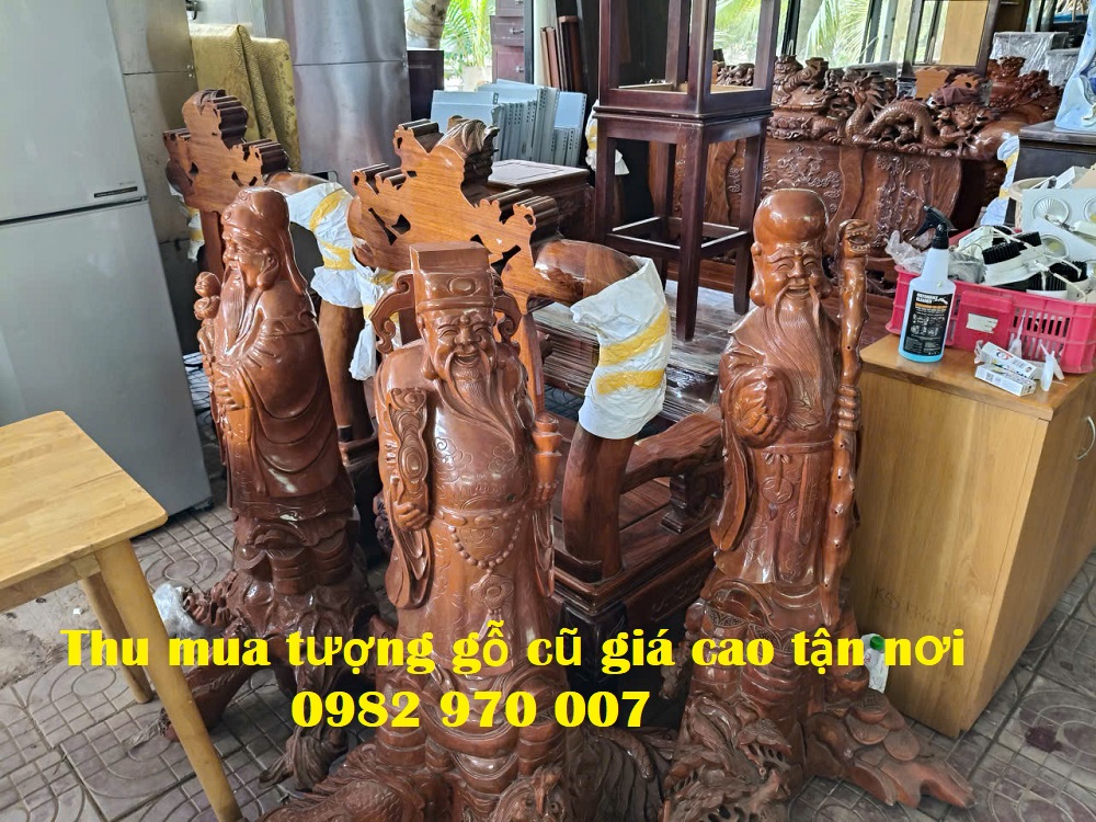 Ảnh thu mua tượng gỗ Phúc Lộc Thọ tại nhà khách ở quận 7