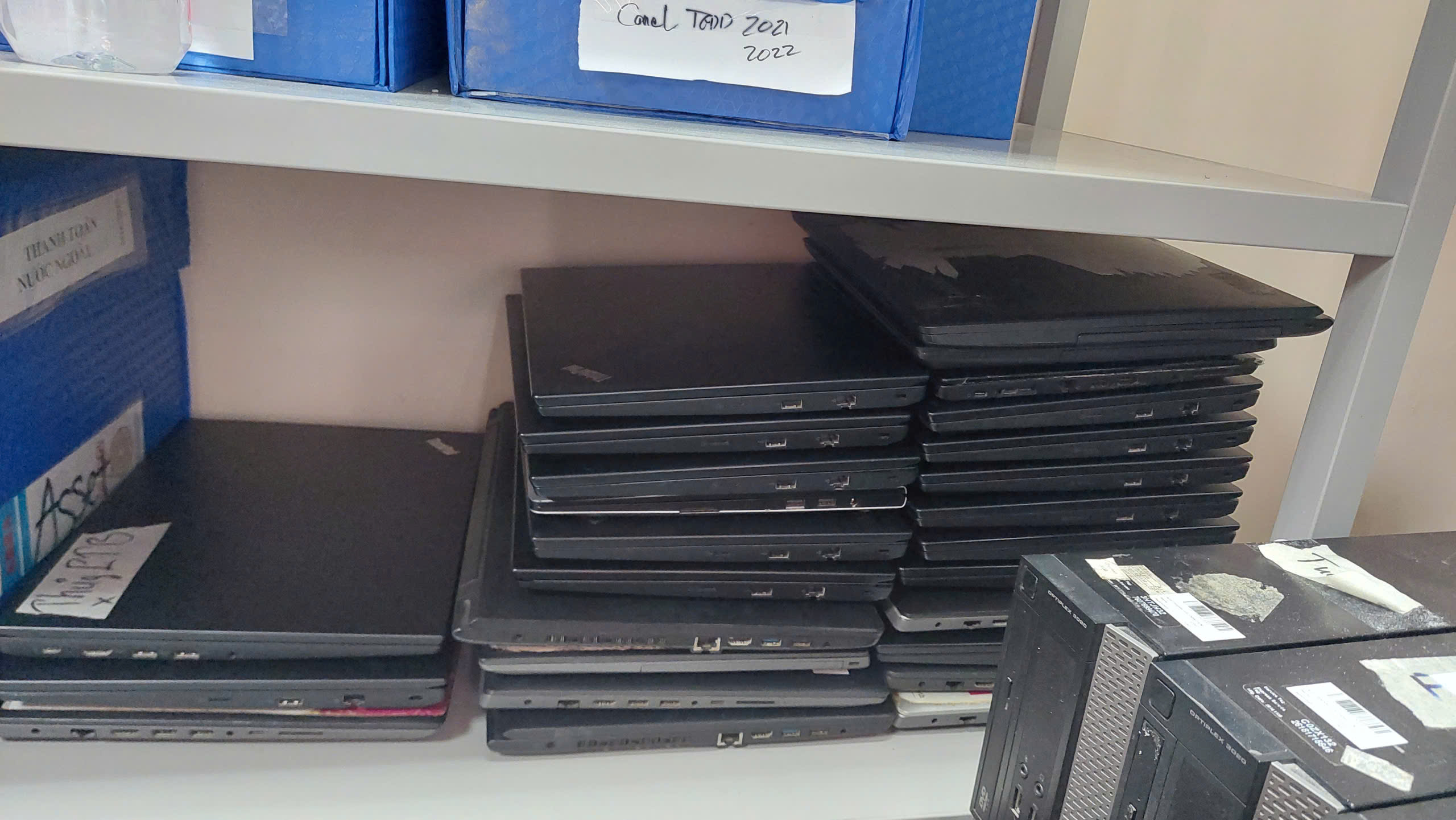 Hình ảnh thu mua laptop cũ văn phòng tại quận 1