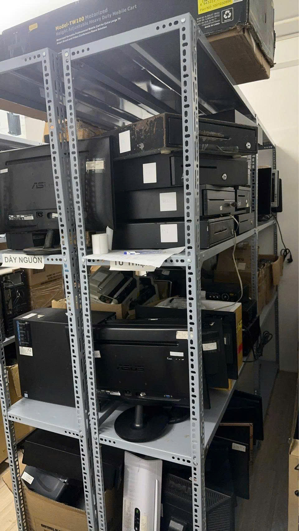 Hình ảnh thu mua laptop cũ tại văn phòng cty tại quận 1