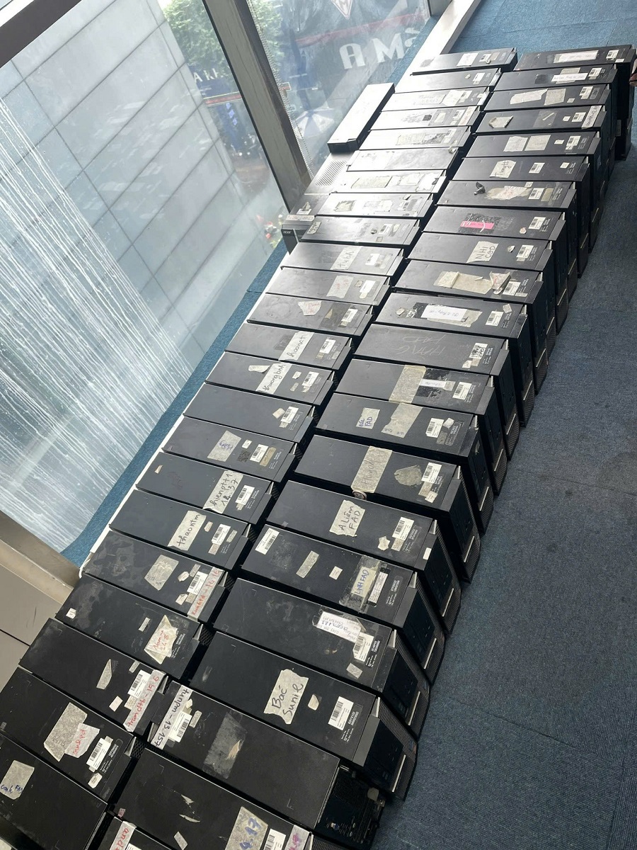 Hình ảnh thu mu máy tính văn phòng cũ số lượng lớn tại TPHCM