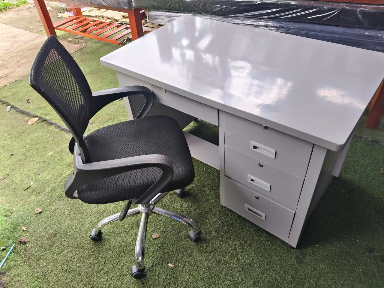 bàn làm việc bằng sắt thanh lý giá rẻ chất lượng tại Thanh Lý Tốt