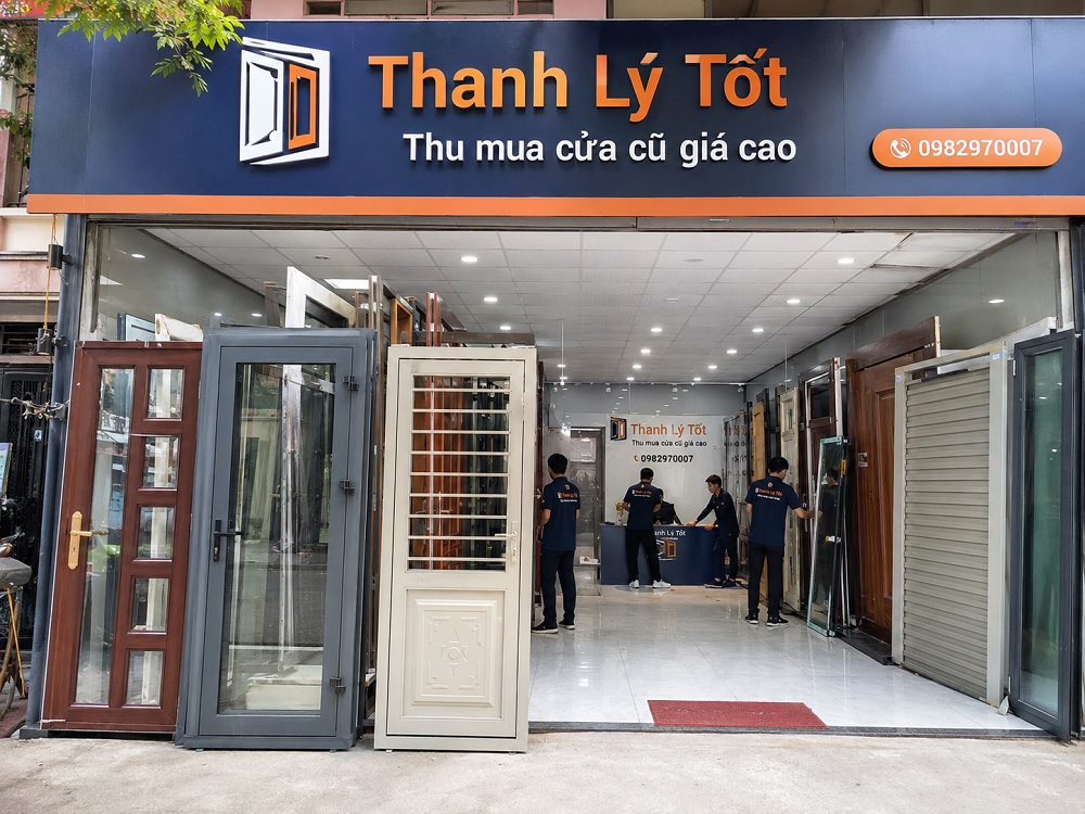 Ảnh cửa hàng thu mua cửa cũ các loại tại TPHCM của Thanh Lý Tốt