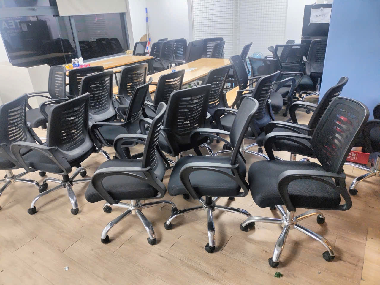 Hình ảnh thanh lý ghế văn phòng Hòa Phát cũ 