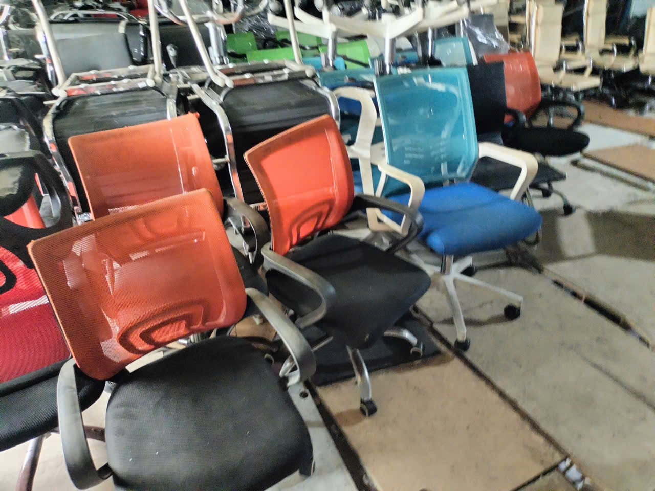 hình ảnh tổng kho ghế văn phòng cũ thanh lý giá rẻ tại TPHCM