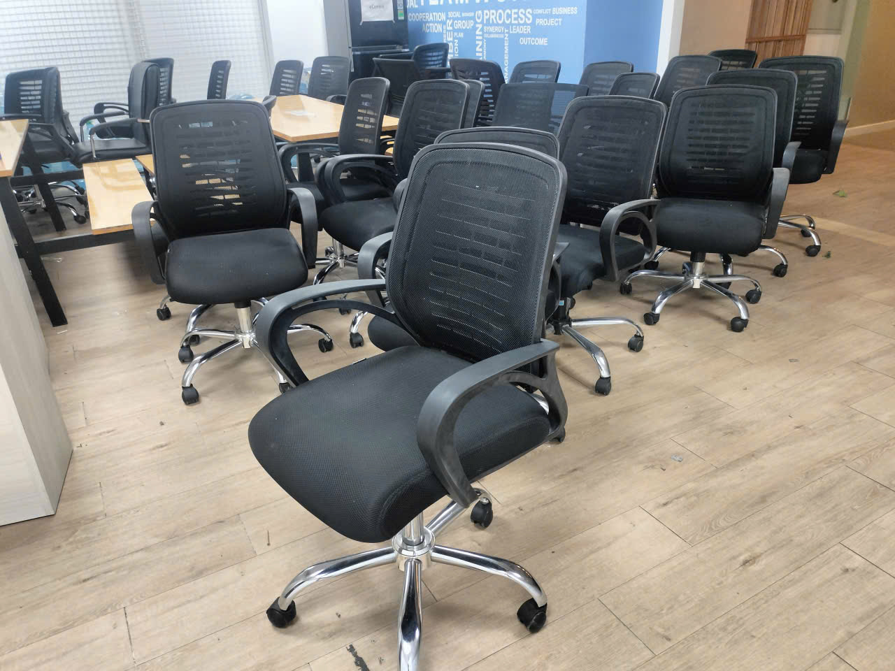 ghế văn phòng hòa phát thanh lý