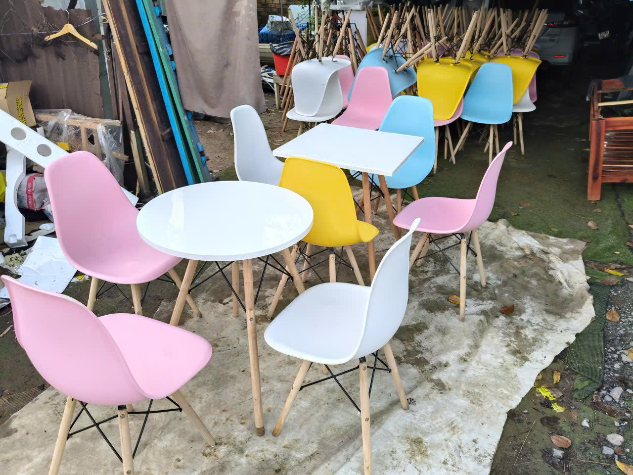 hình ảnh bàn ghế cafe thanh lý mới 95%