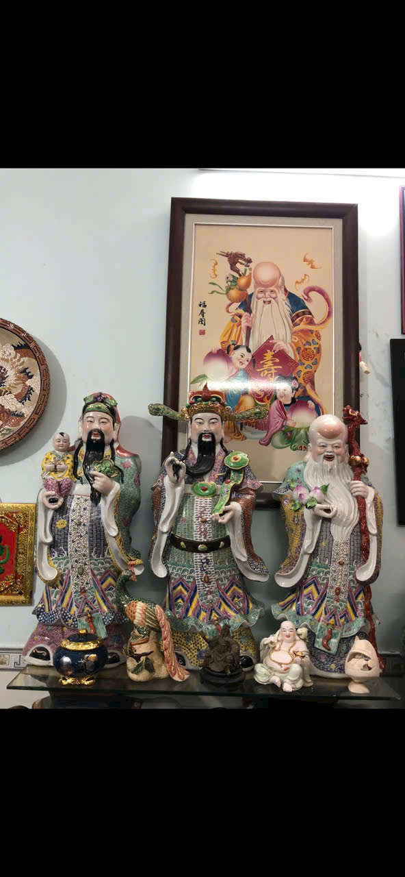hình ảnh bộ tam đa phúc lộc thọ bằng gốm sứ được thanh lý tốt thu mua tại nhà hàng ở quận 7