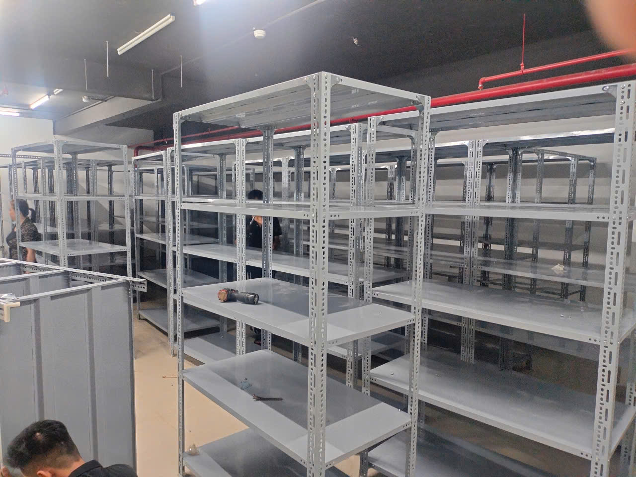 hình ảnh kệ sắt v lỗ thanh lý tại Thanh Lý Tốt