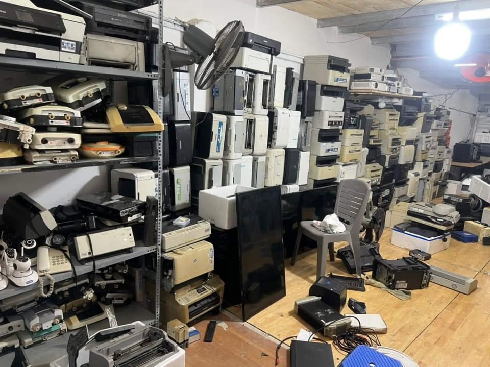 hình ảnh kho thiết bị văn phòng cũ tại Thanh Lý Tốt 2025