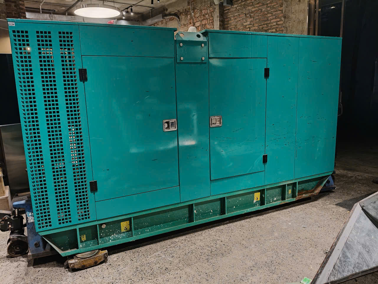 hình ảnh máy phát điện cũ trước khi thu mua