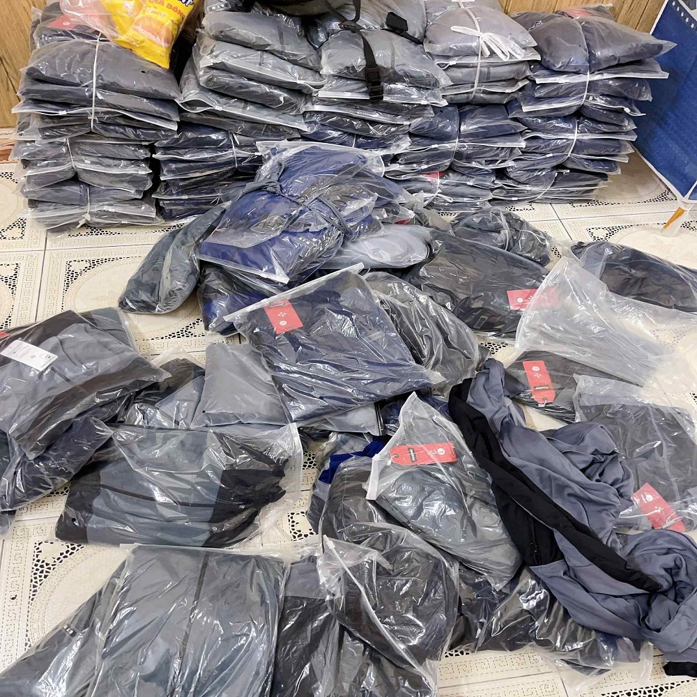 hình ảnh thu mua đồ tồn kho quần áo