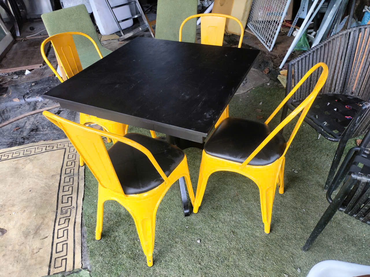 Hình ảnh thu mua bàn ghế quán cafe tại TPHCM