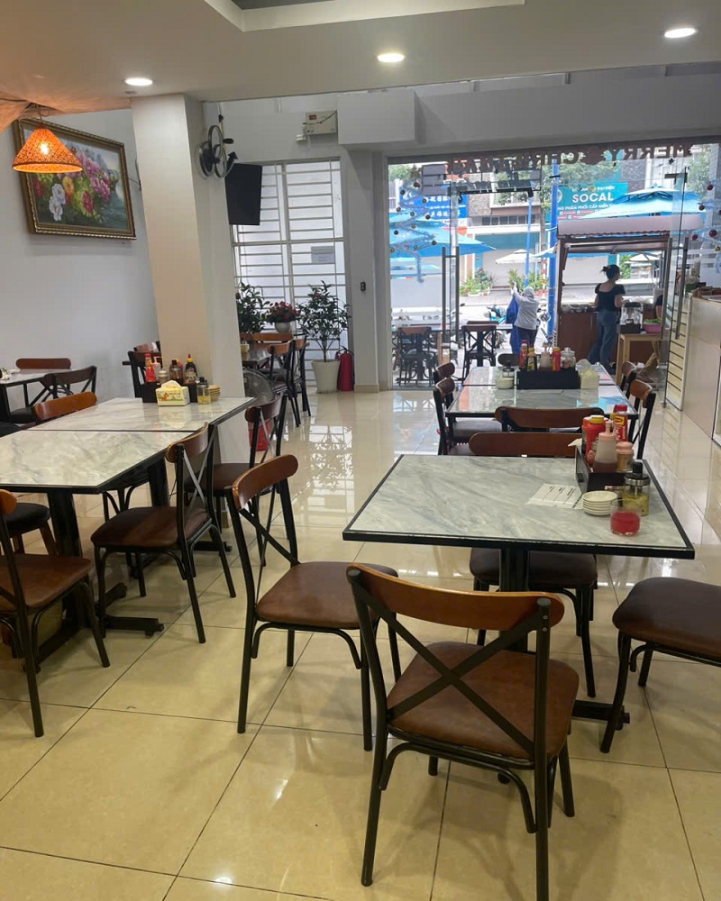 hình ảnh thu mua bàn ghế cafe tại Quận 2
