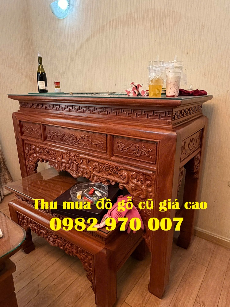 hình ảnh thu mua bộ bàn thờ gỗ gõ đẹp như mới tại quận 7