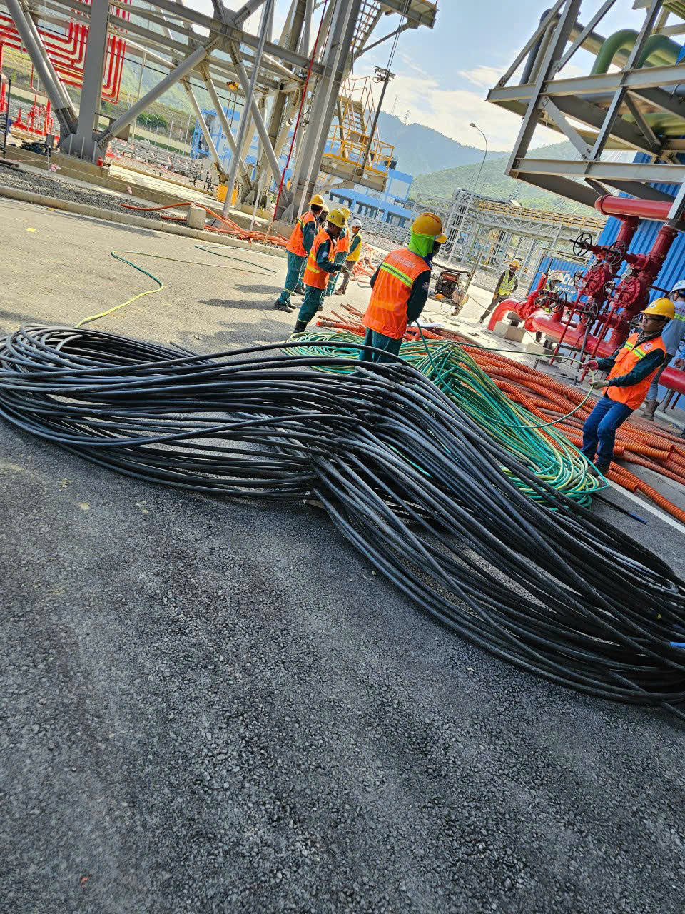 hình ảnh thu mua dây điện cũ tại công trình