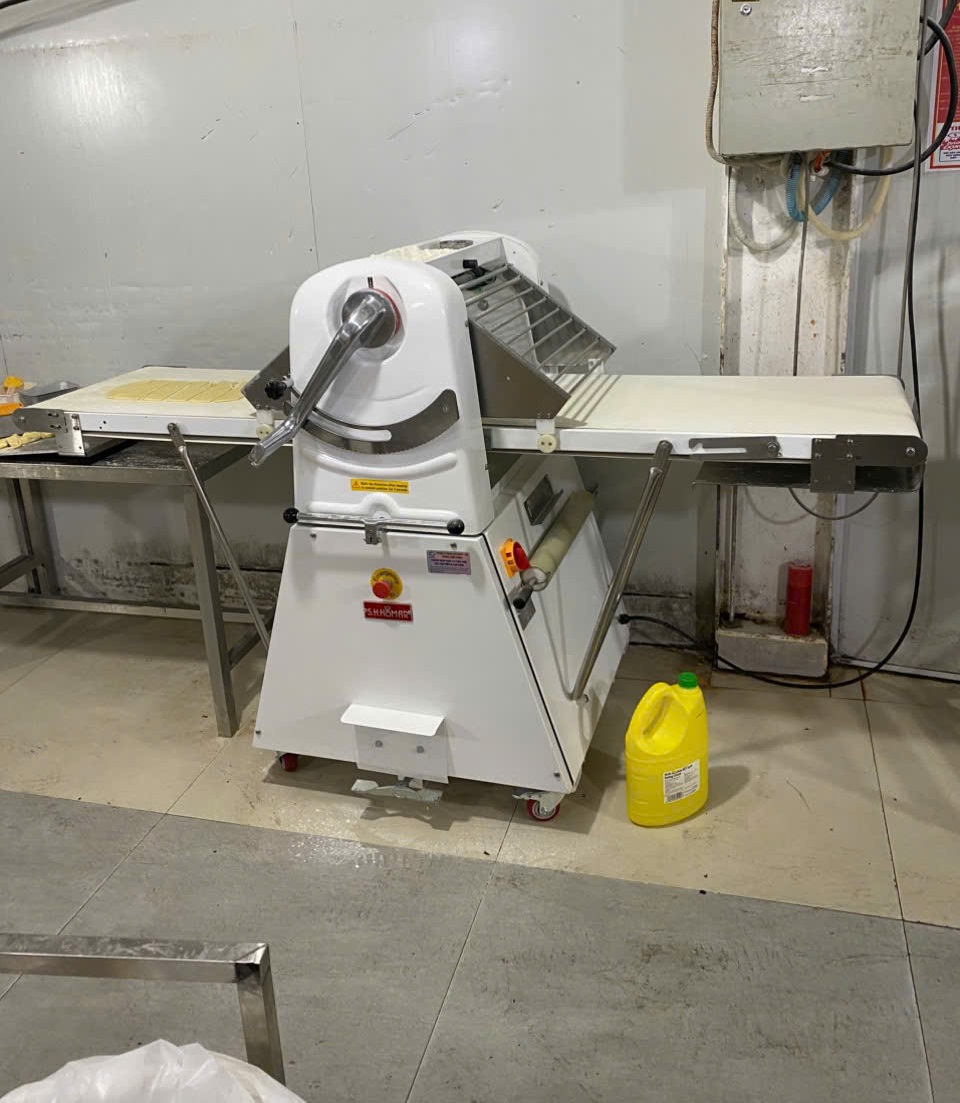 hình ảnh thu mua máy cán bột cũ tại xưởng làm bánh 2025