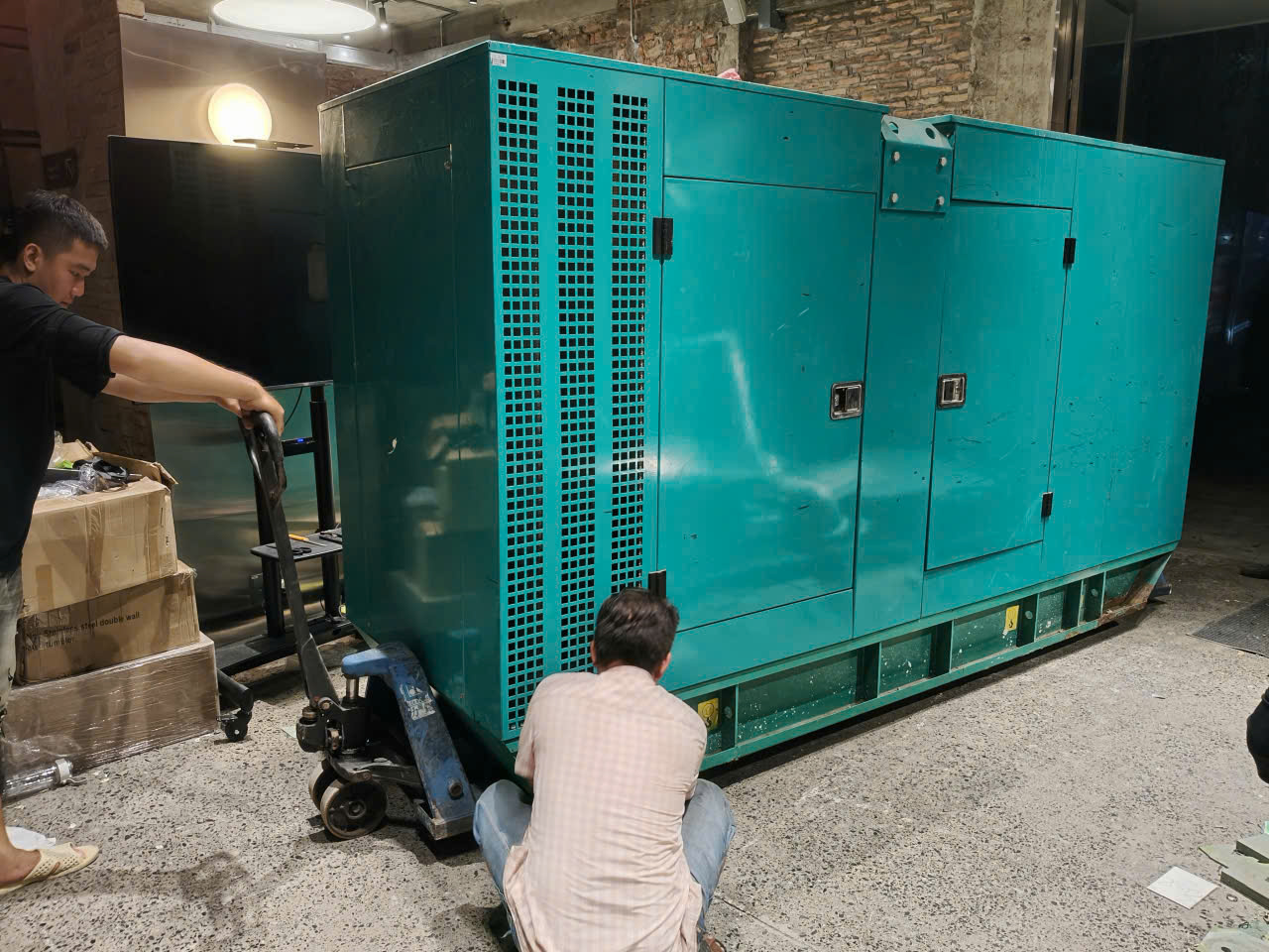 hình ảnh thu mua máy phát điện cũ 150kv tại quận 1