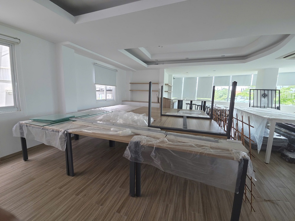 hình ảnh thu mua nội thất văn phòng cũ tại quận 1