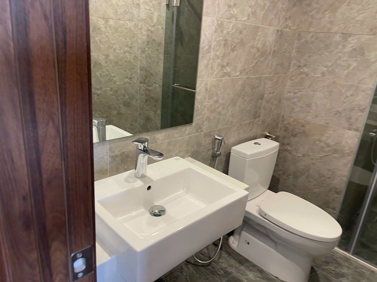 hình ảnh thu mua thiết bị vệ sinh khách sạn của Thanh Lý Tốt