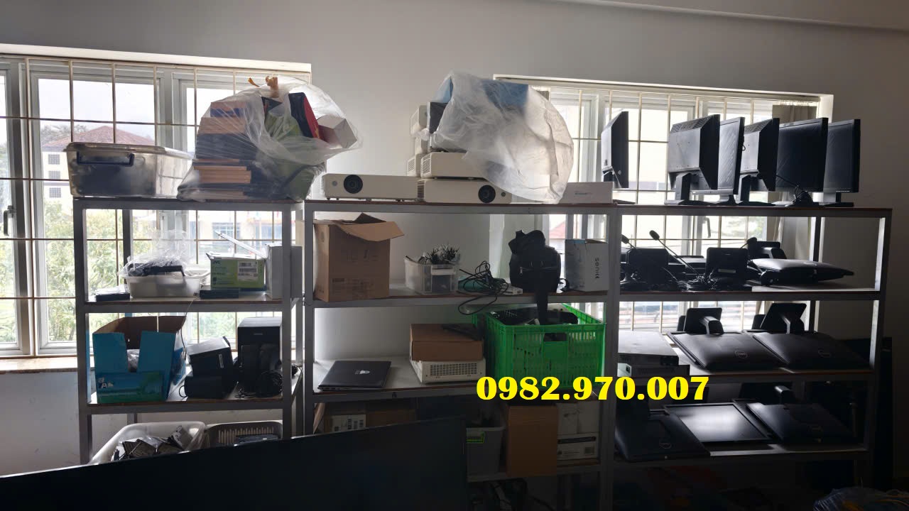 Hình ảnh thu mua thiết bị máy tính cũ các loại tại văn phòng