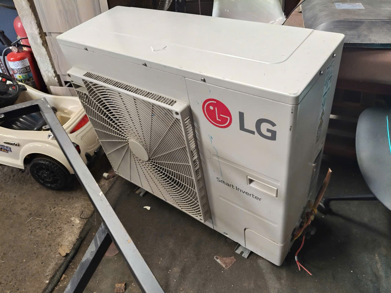 Hình ảnh cục nóng máy lạnh LG 3HP cũ