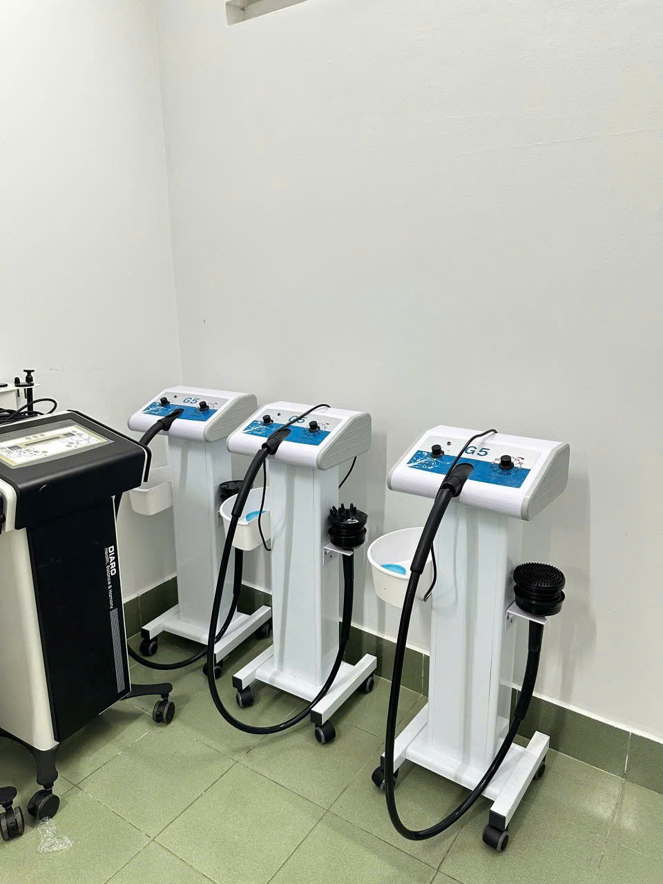 một số hình ảnh thực tế thiết bị – máy móc spa thanh lý tại kho