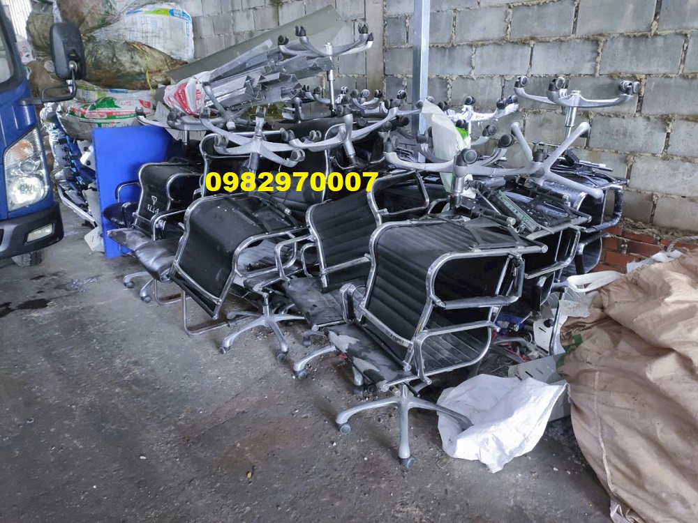 Hình ảnh thu mua ghế văn phòng cũ hư hỏng tại kho công ty ở TPHCM