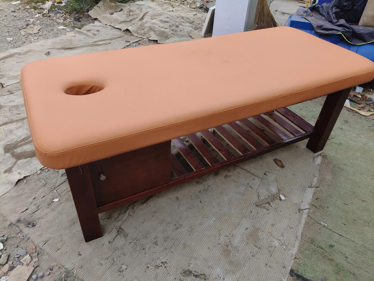 Ảnh thanh lý giường massage trị liệu giá rẻ tại TPHCM